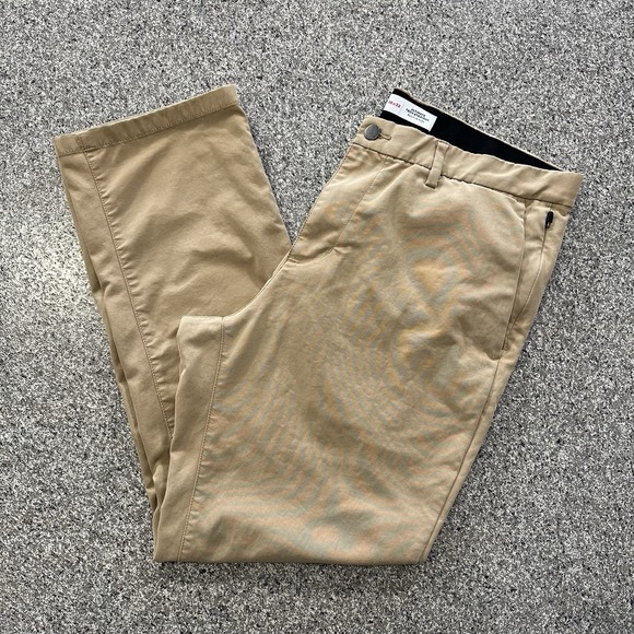 Old Navy Ultimate Tech Straight Chino Pants Mens 36x32 Beige Slim Fit - Picture 1 of 8